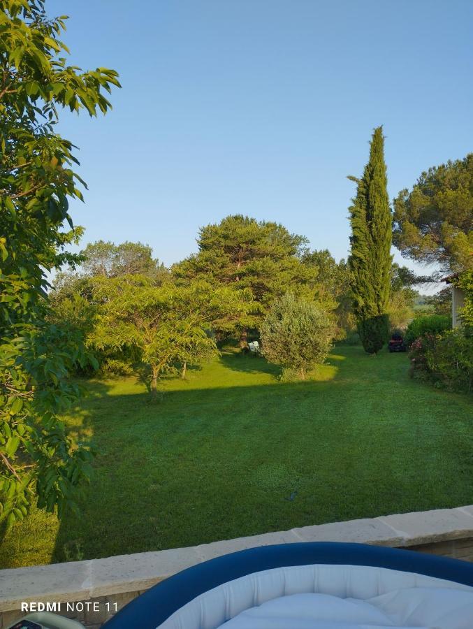 Homestay D Hotes En Provence, Au Pied Du Luberon, Les Coquelicots