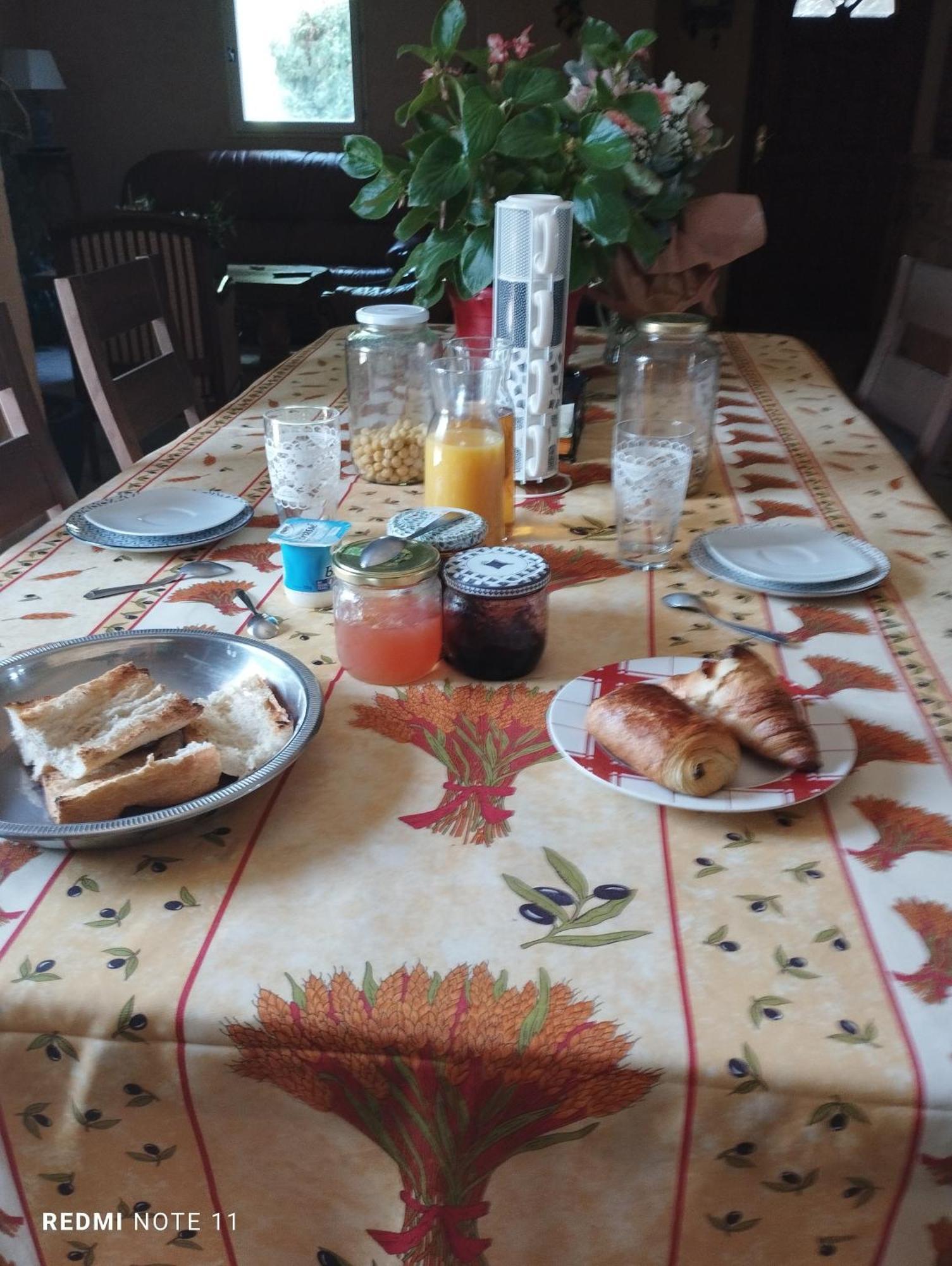 Homestay D Hotes En Provence, Au Pied Du Luberon, Les Coquelicots *