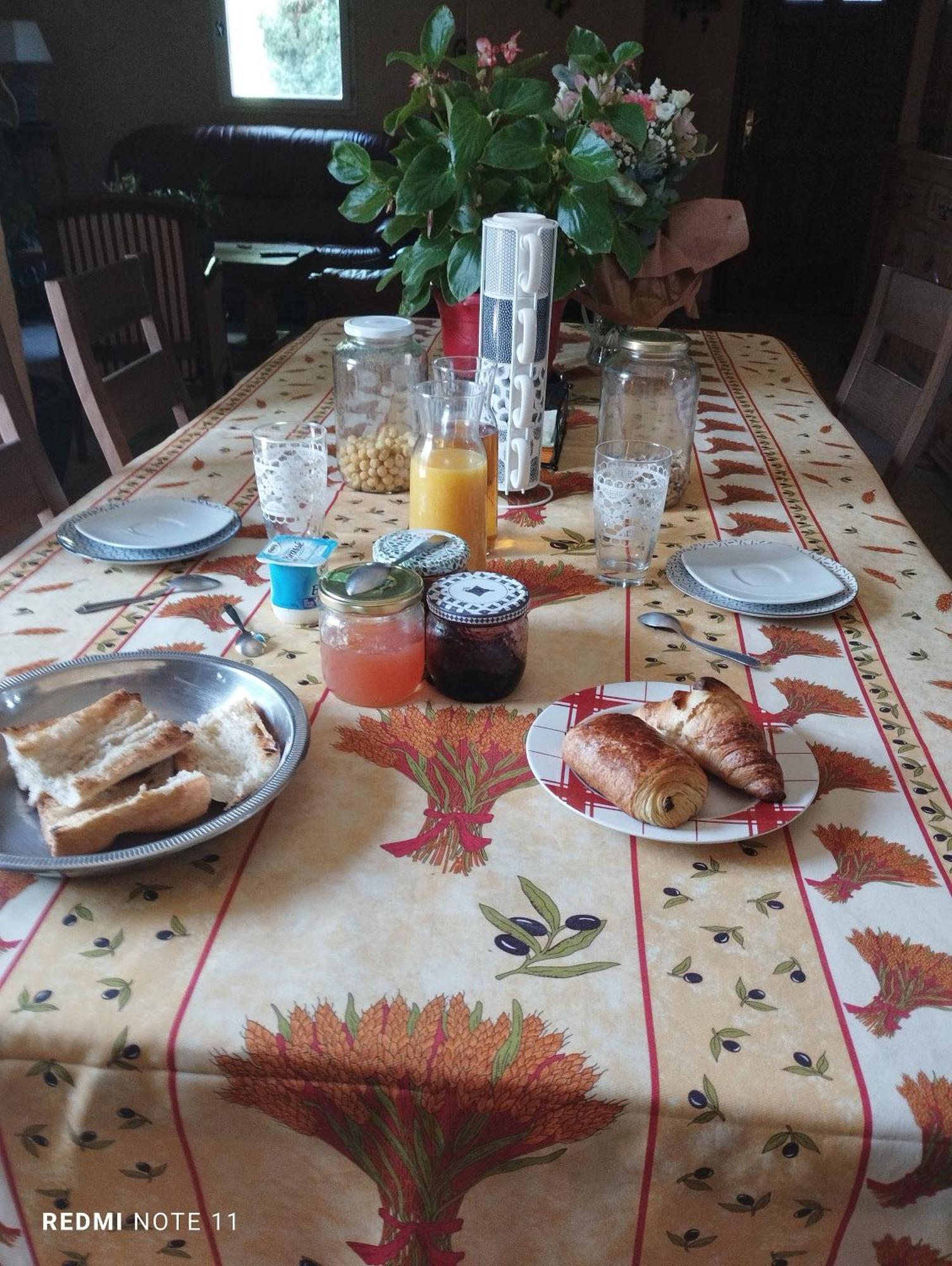 D Hotes En Provence, Au Pied Du Luberon, Les Coquelicots Homestay *