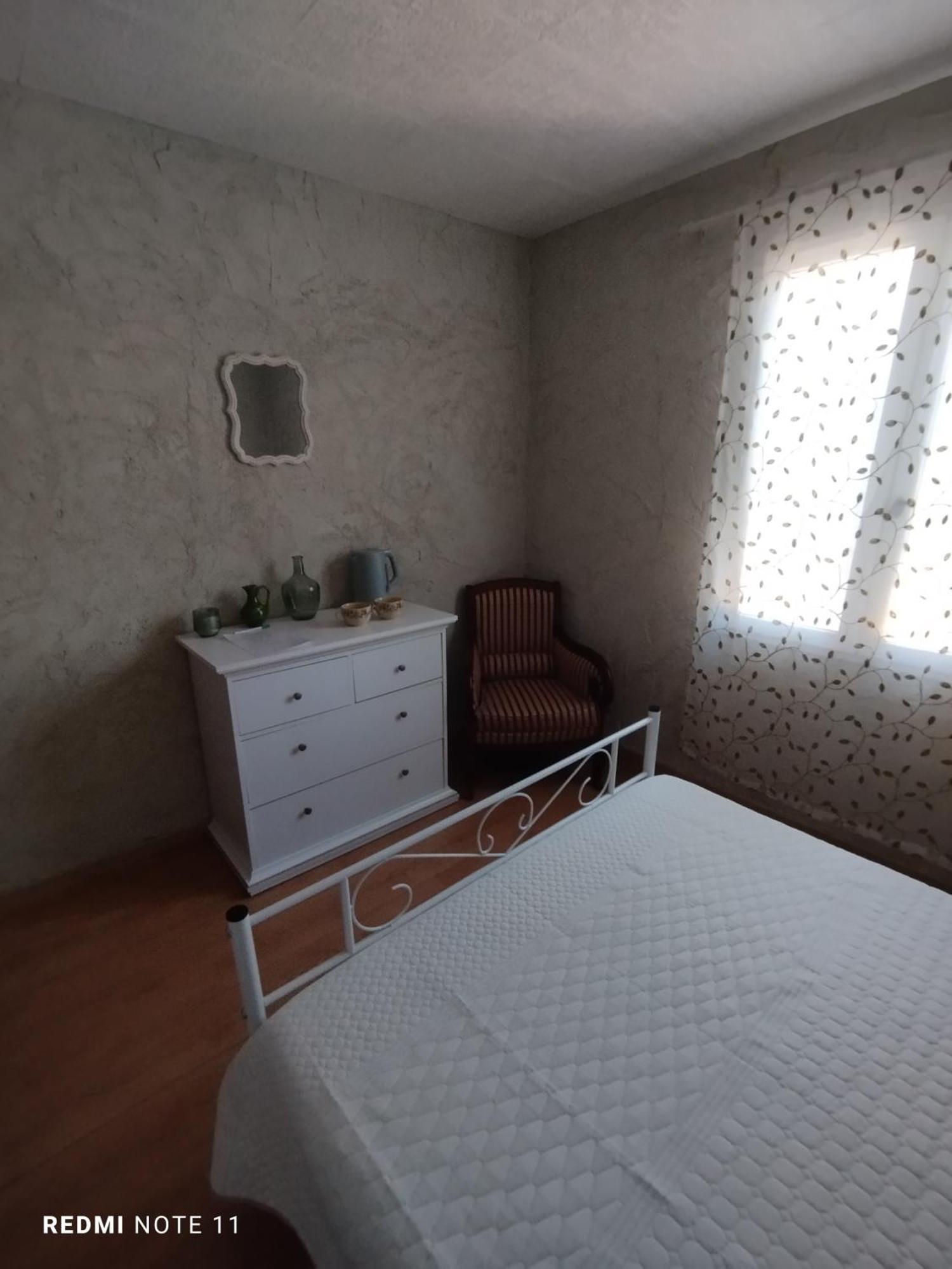 Homestay D Hotes En Provence, Au Pied Du Luberon, Les Coquelicots